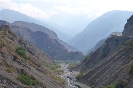 ....and down to the river again. This time it's the Apurimac...we are riding through the Apurimac Valley.