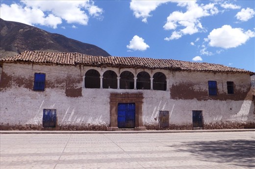 ...and Colonial buildings - here in Huaro.