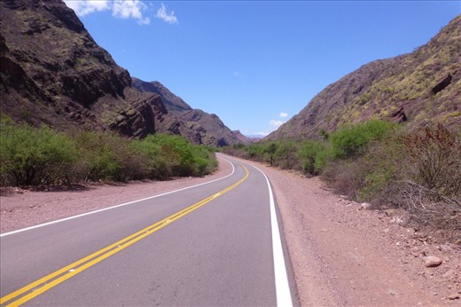 Heading into the Valle de Lerma and the Quebrada de las Conchas on our way to Cafayate.