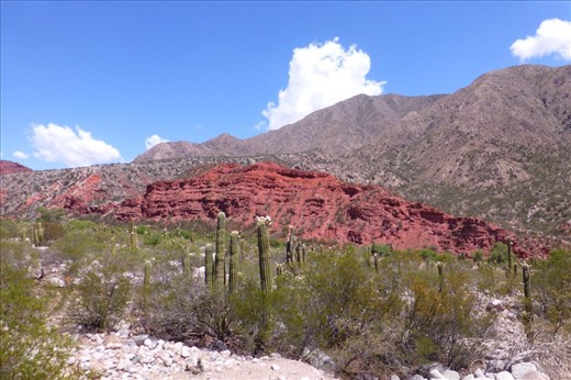 Over another little pass of 2000m - nice little mountain range...