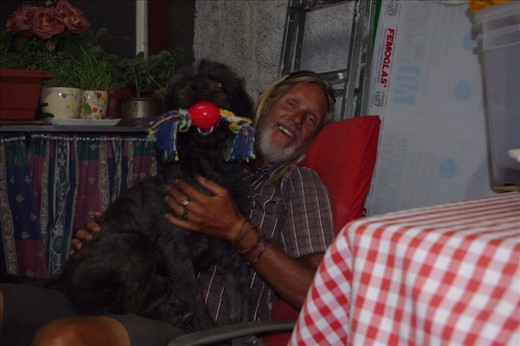 Aragon and James in Fer and Pati's house.