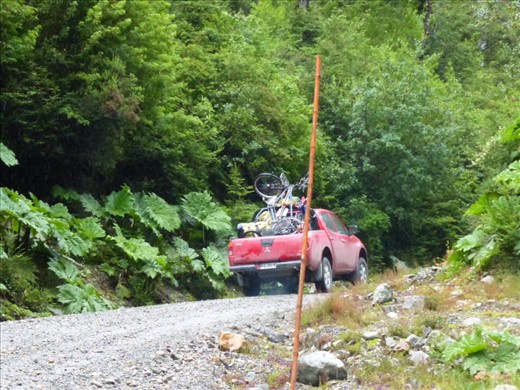 Hitchhiking with a broken tandem - bye, bye Carol(in) and Arthur!