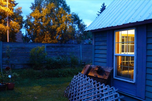 In the yard of our hostes with the mostes in Anchorage.