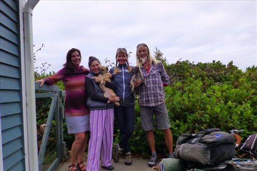 Carin, Jane and Roo (the stroller king), Margit and James on our way out.