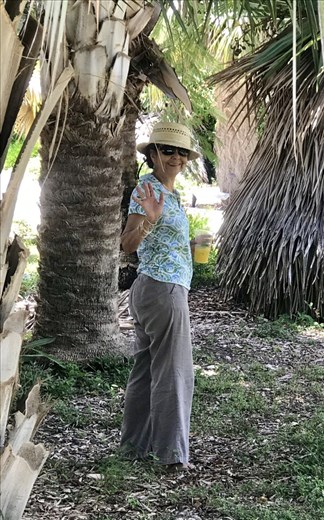 Beti amongst the palms