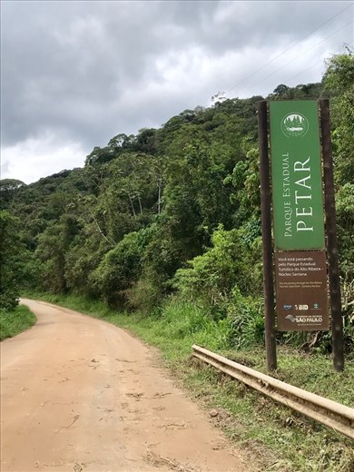 The dirt road to Petar!