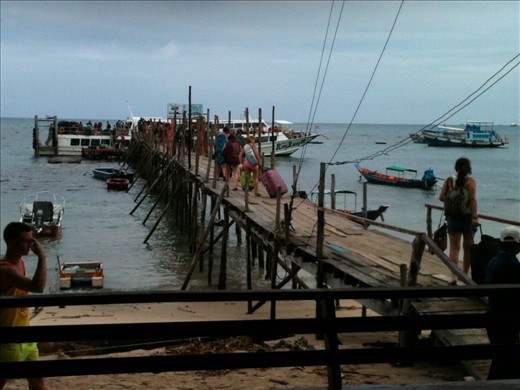 300 people pile onto the Koh Phangan boat