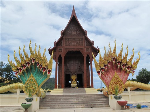 Wat Ao Noi, beautiful carved teak