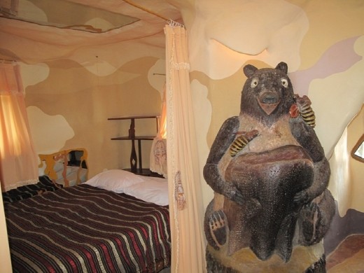 Crazy house. Bear room for rent.
