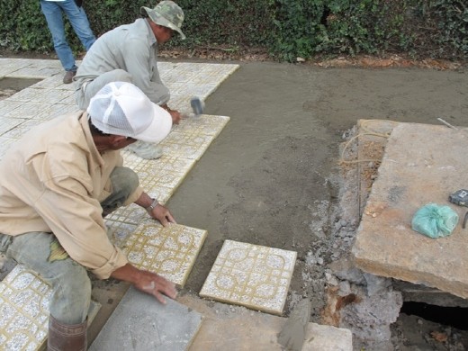 Vietnamese do great paving