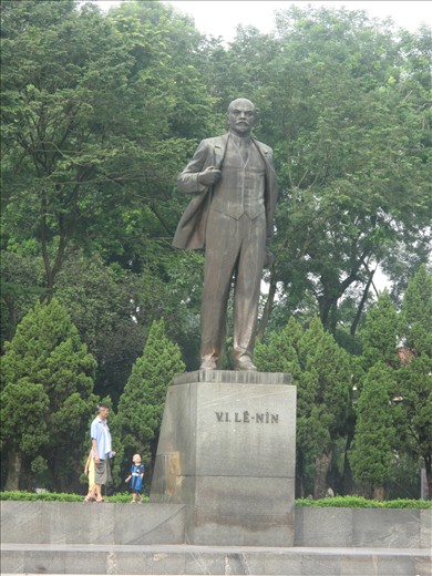 Lenin statue Hanoi