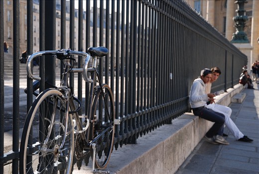 As usual, the thing that interested me the most was what it is like to live in Paris. Would I enjoy spending my time in these streets if I had been born in this city? Would I appreciate the beauty of Paris? What does it feel like to grow up here, to go to school in Paris, to hang out with your friends next to the Panthéon and the Sorbonne? I observed every person in the street and imagined what it would be like to be a Parisienne. 