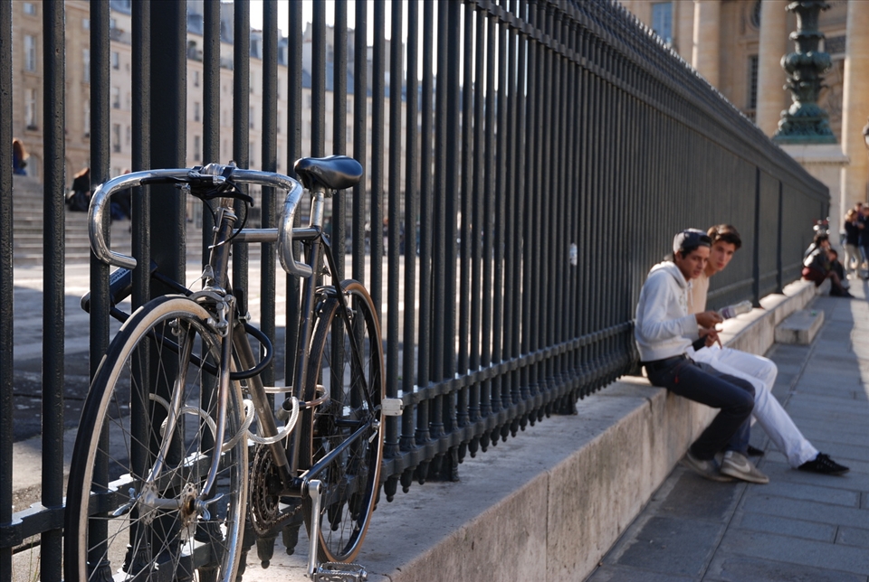 As usual, the thing that interested me the most was what it is like to live in Paris. Would I enjoy spending my time in these streets if I had been born in this city? Would I appreciate the beauty of Paris? What does it feel like to grow up here, to go to school in Paris, to hang out with your friends next to the Panthéon and the Sorbonne? I observed every person in the street and imagined what it would be like to be a Parisienne. 