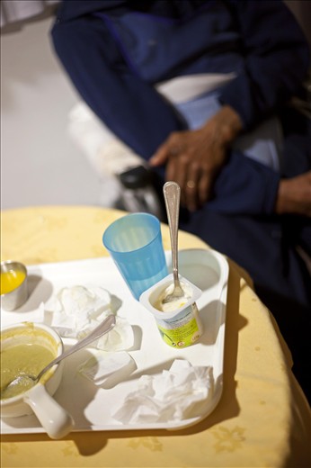 One day I expected to see him mumbling some songs, as he sings when he is happy. However, on this day he was ill, and was not hungry. His false teeth had been removed, and he suddenly seemed so old to me that I could feel his loneliness in this world, without understanding what is happening around him.