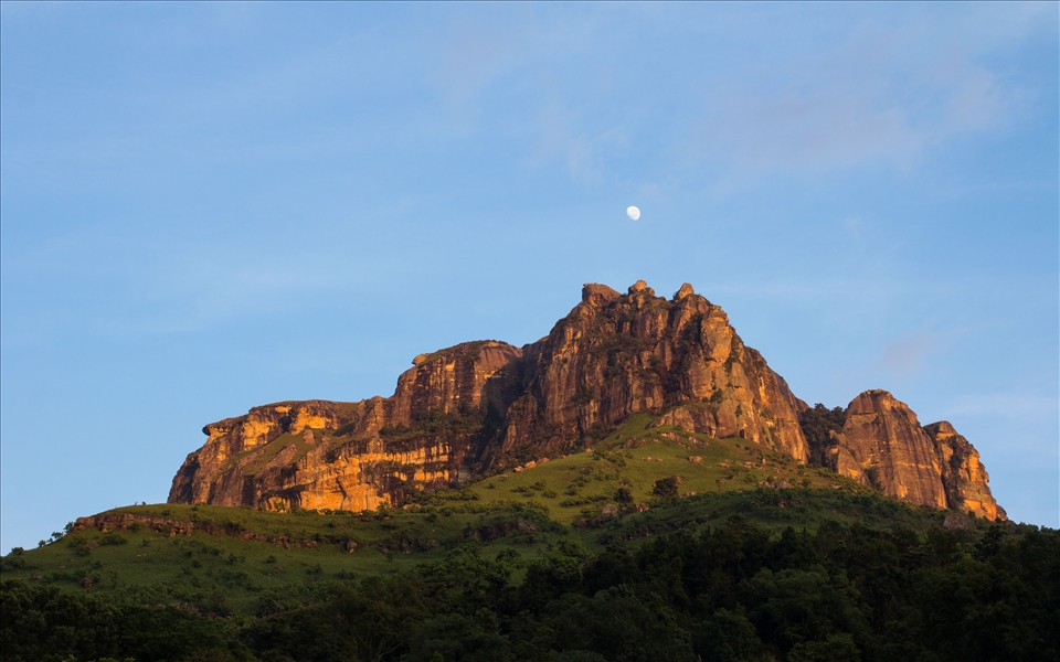 A new day, a new beginning. Sunshine and warmth mark todays start. 