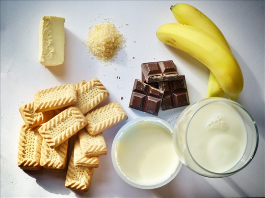 All you need for the chico-banana-cake.