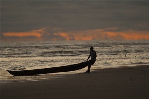 Almost ended the day , the light over, sun was falling but i know the next day will hour to would be time to go , and also ended , my adventure and he and his day , so i understood there it's the same history , the history of the village history , the strong tradition for years, their culture.
I forgot my eagerness, i forget all the people , and i want to take advantage to light , this moment my soul decided waited  until the sun hide and in this process i capture the end of his work Dragging his canoe down the beach toward home perhaps.