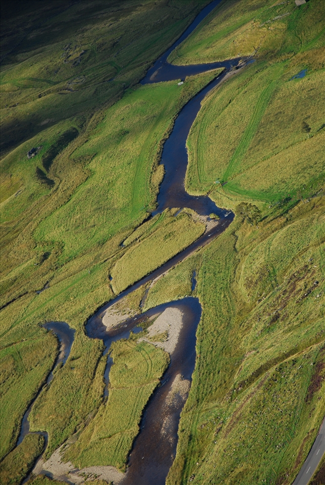 The viepoint from the sky seems to be incredible, abstract and full of natural energy. Flying and climbing under Scottish muntains are an unforgettable experience. And it is challenge for the photography!