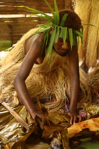 Woman preparing the laplap, the typical dish of the country, made with cassava, banana and coconut. Other foods can be added, like meat or fish according to the regions. Lekalangia, Tanna, Vanuatu.