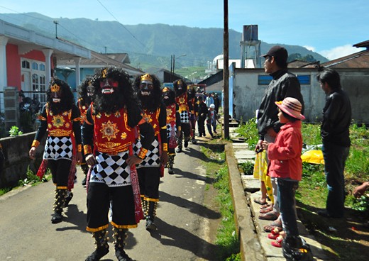 Dieng people prefer to do ruwatan their dreadlocks children together. They collecting money doing Ruwatan. Cost and energy for Ruwatan shared. Ruwatan mass will also be more festive. Thousands of people flocked Dieng  gather  and become the party of the Dieng Plateau people.