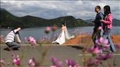A Shanghai couple taking wedding pictures on the lakeside.: by matriarch, Views[336]