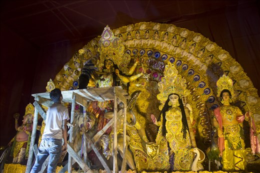 People, like Ratan uncle here, takes the dare to make the goddess looks like absolute human with many ornaments & weapons.