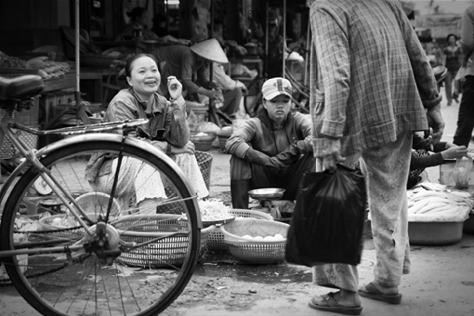 Life in the street seems so natural in Vietnam. People of all generations navigate the unsteady pavement to visit local vendors that are set up on the footpaths around town to gather fresh ingredients for traditional Vietnamese meals. An elderly customer in Hoi An greets one of his favourite sellers before haggling a good deal for his next meal. 