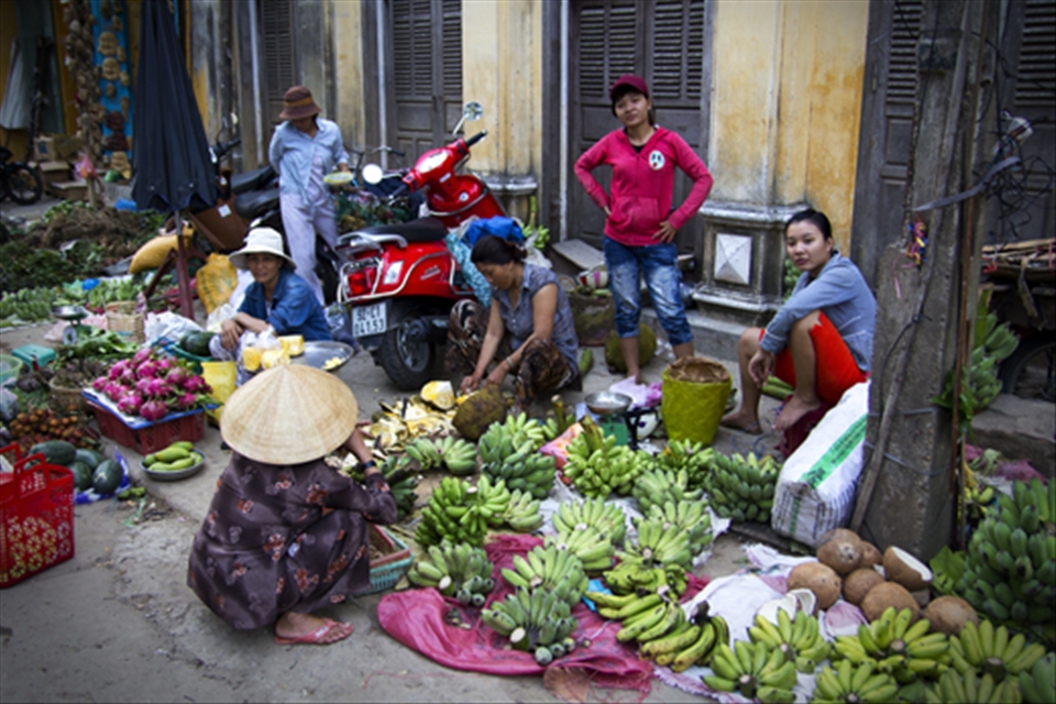 Selling goods on the streets is always a team effort and more often than not a family affair. Everyday this family of fruit sellers gather their produce, transport it on their scooters to their favourite corner and set up shop for hopefully a successful days trading.