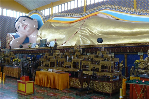 33 mt Reclining Buddha