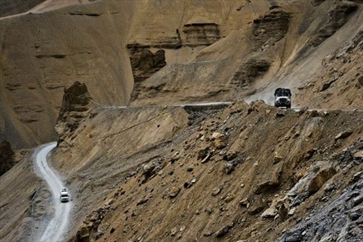 2 day traveling on Manali-Leh Highway, one of the most dangerous roads in the wo