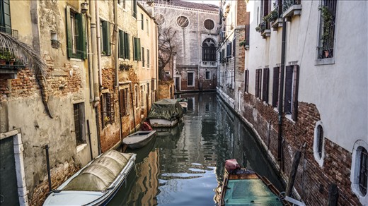 Colour leaps forth upon the canals. 