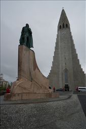 The Hallgrímskirkja Church and Leif Erikson statue : by matto66, Views[218]