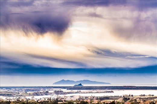 There was once a hill with no name who lived on the edge of the Hautere forest. Looked down on and disrespected, Pononga a slave to the great chief, Otanewainuku. To the southwest was a beautiful hill adorned in fine ferns and trees. The nameless one was desperately in love.