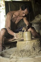 Here is a man who crafted the art of Jar making in Vigan.This jars are hand made: by maynardrabanal, Views[576]