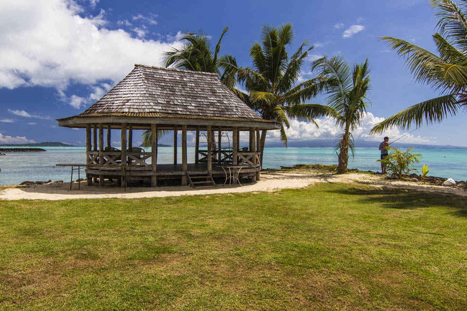 Fale is the Samoan word for houses, from small to large. Generally oval or circular shape, there are no walls. Traditionally the fale is lashed and tied together the plaited sennit rope. Making enough lengths of afa for an entire house can take months of work. The construction of an ordinary traditional fale is estimated to use 30,000 to 50,000 feet of ʻafa.