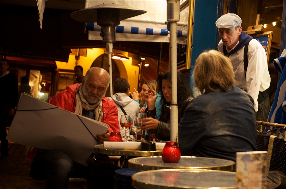  The picture is telling a story about the nightlife of the Montmarte.