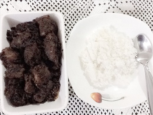 Serve delicious rendang with rice