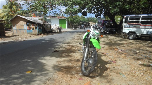 Roadside halt, Selong Blanak