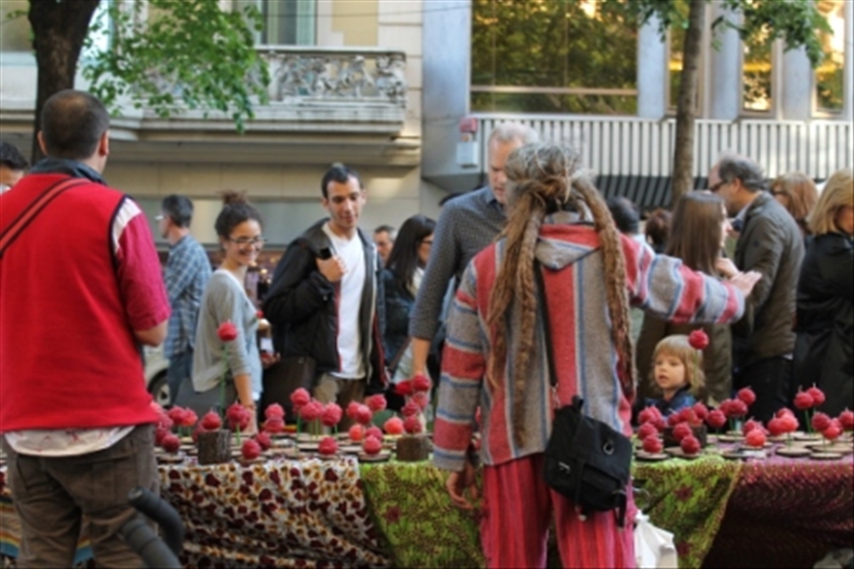 11.00 a.m: candles to illuminate the city.