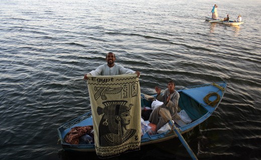 Egyptian Cotton Towels, cashmere scarfs and galabias in different colours are in the selection of the moving small bazaars.
