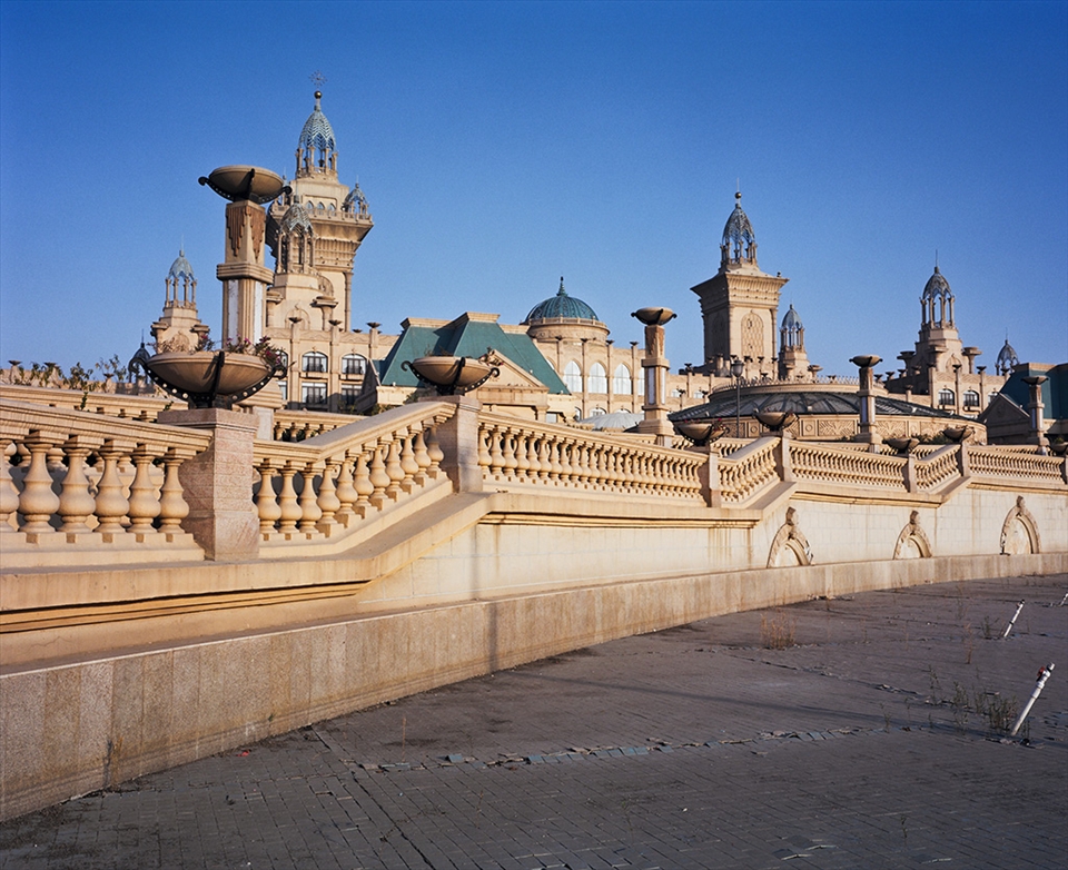 The Hyatt Regency hotel still operates and remains one of Jing Jin main attractions. The site has a ghostly air given the lack of guests and activity in a city that intended to house upwards of half a million residents.