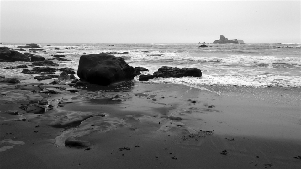 View out from Rialto Beach over the Pacific Ocean toward some islands off the coast of Washington State. 
