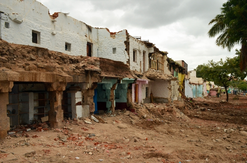 The aftermath of a court battle between the residents of Hampi and the Karnataka government has seen 300 homes and shops destroyed, the majority of which have been inhabited for the last 60 years. Such action has left hundreds of people displaced, uprooting their lives and severing their livelihood.