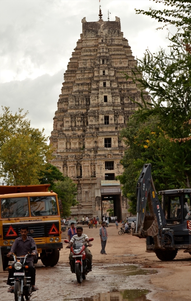 A reasonably empty passageway remains in a place where days earlier you would have to shuffle your way through a bustling bazaar in order to reach the Virupaksha temple.