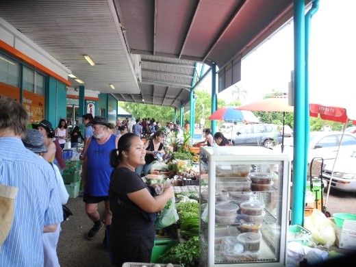 it's Thailand in Darwin. YAY. at Rapid Creek Market. Sunday Morning. 28th September. All the Mangoes, Jackfruit and papayas you want. and lots of green stuff too. yum.