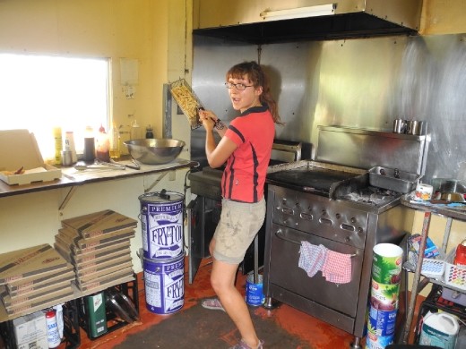 hmm chips, chippies, hot chips. you really gota watch you don't burn them, yeh. and no, even this wouldn't be vego, it's fried in animal fat. yum yum. dig in!