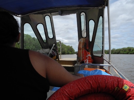 the water across the bar is to deep and fast, we are off to deliver most important goods such as cans of coke and sprite, lollies and trays of deep fried food to the Ngukurr community by boat. fair enough, there were bags of flour, lots of meat and bread too.