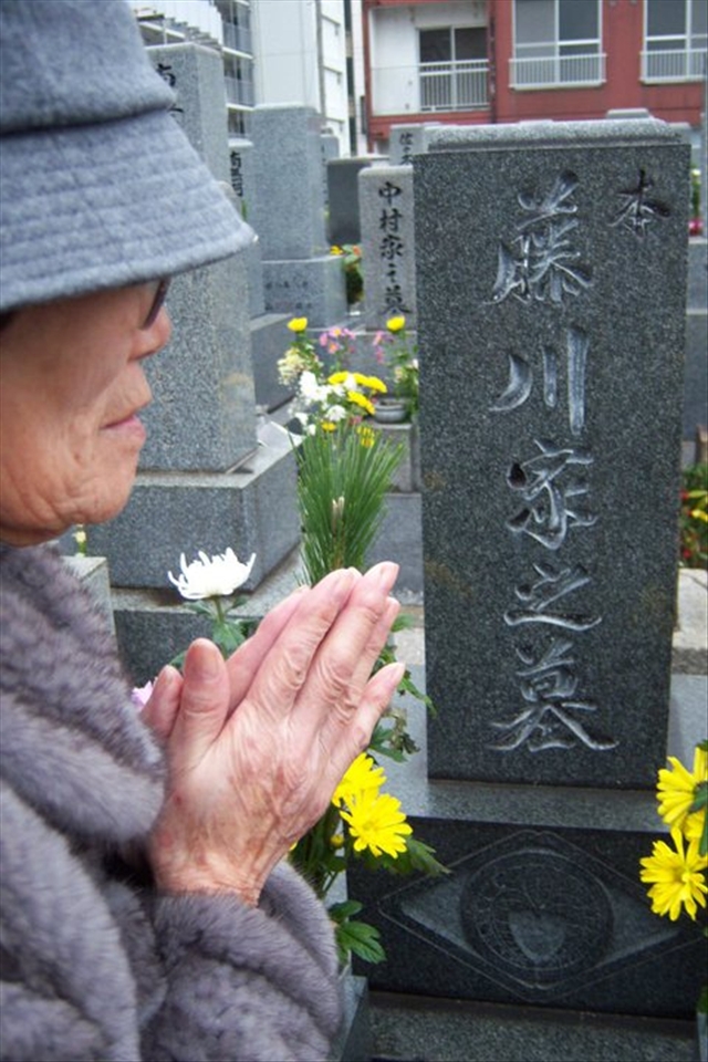 Rest and be still in the Haka beside Okaa-san & Otou-san