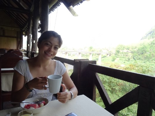 disfrutando del desayuno