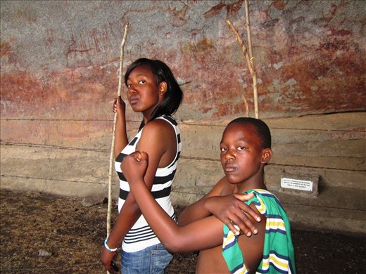 Domboshava Caves, meeting the San people through paintings